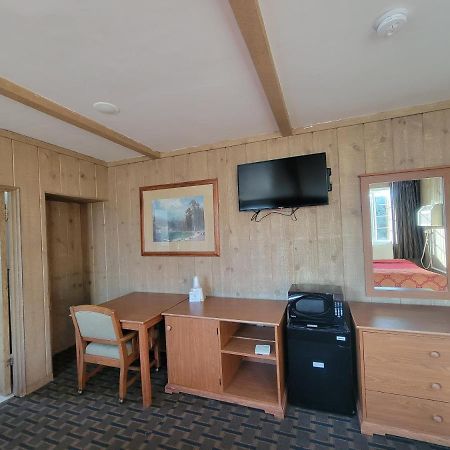 בישופ Townhouse Motel מראה חיצוני תמונה