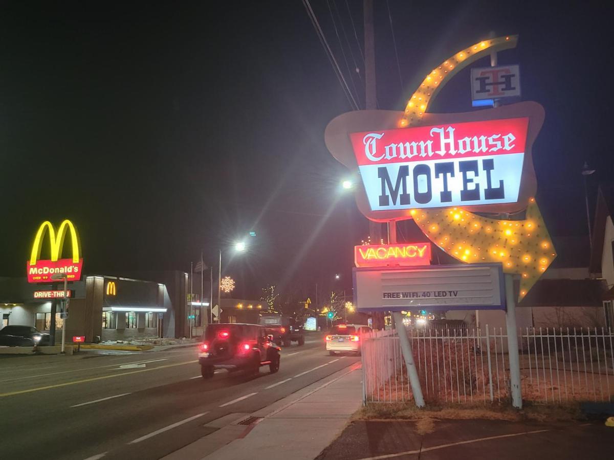 בישופ Townhouse Motel מראה חיצוני תמונה