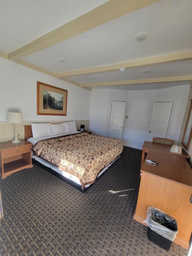 בישופ Townhouse Motel מראה חיצוני תמונה