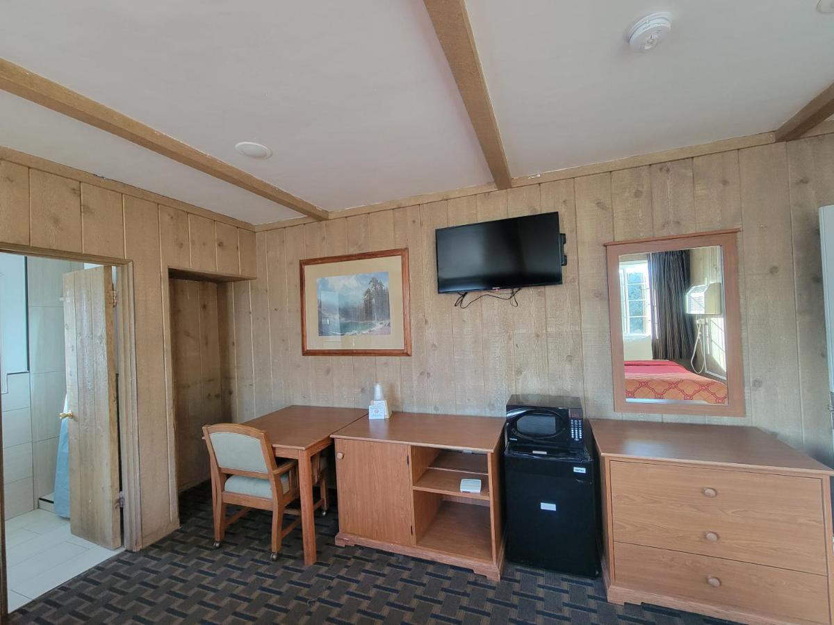 בישופ Townhouse Motel מראה חיצוני תמונה