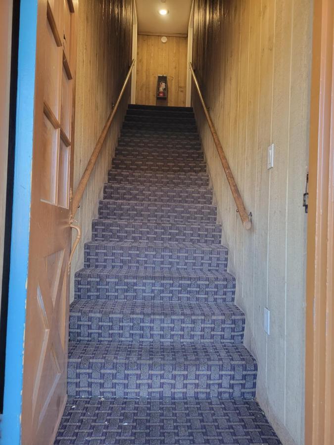 בישופ Townhouse Motel מראה חיצוני תמונה