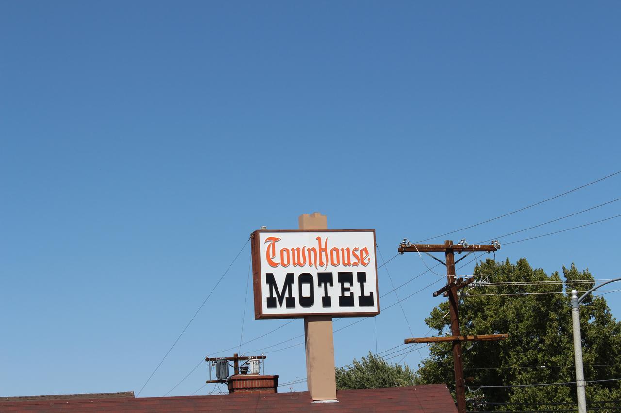 בישופ Townhouse Motel מראה חיצוני תמונה